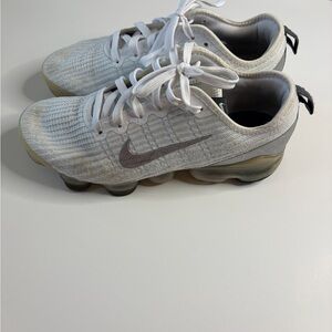Nike Air Vapormax flyknit White and Gray Sneakers youth 6
